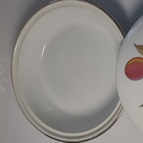 Royal worcester  evesham gold trim round Casserole dish with lid - Picture 5 of 9